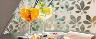 Aperitif mit Snacks im Wellnessbereich