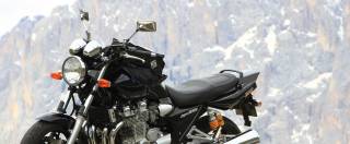 Motorrad vor Bergwelt